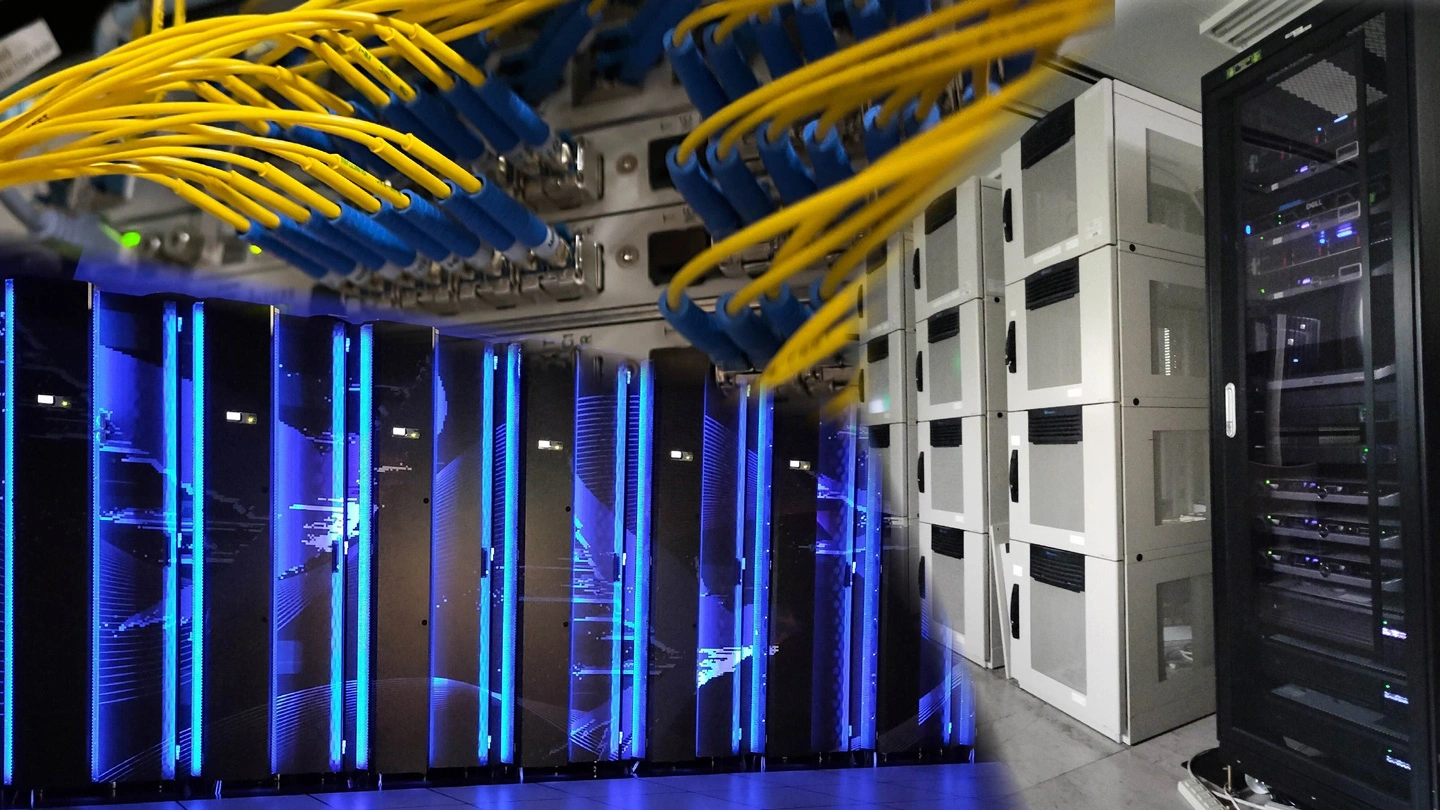 スパコンの外観画像やコードが機械に刺さっている画像が組み合わさっている。