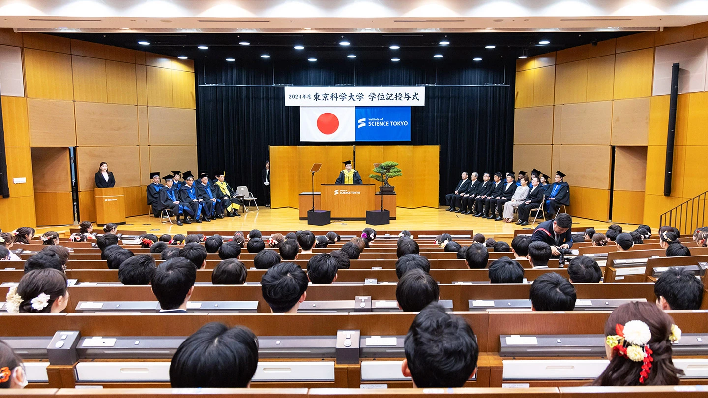 東京科学大学（旧東京工業大学、東京医科歯科大学）学位記ケース 2024年度東京科学大学学位記授与式（医歯学系）を湯島キャンパスで挙行