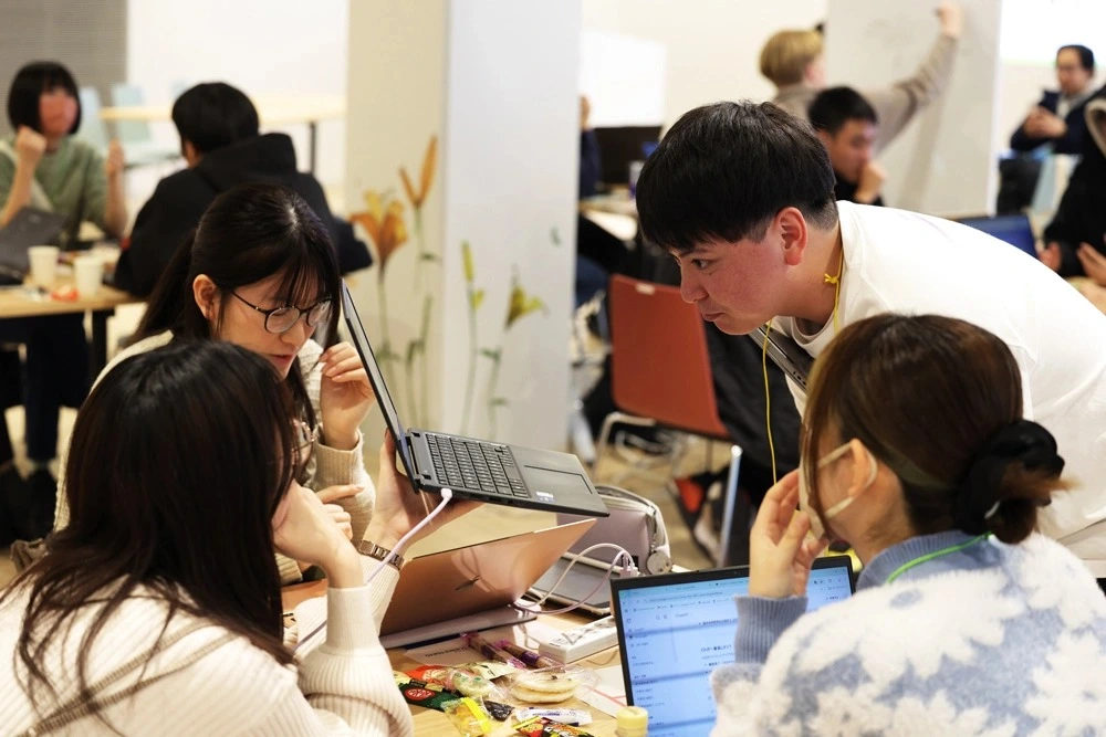 困難を感じた時はメンターの学生や協力企業の方々がアドバイス