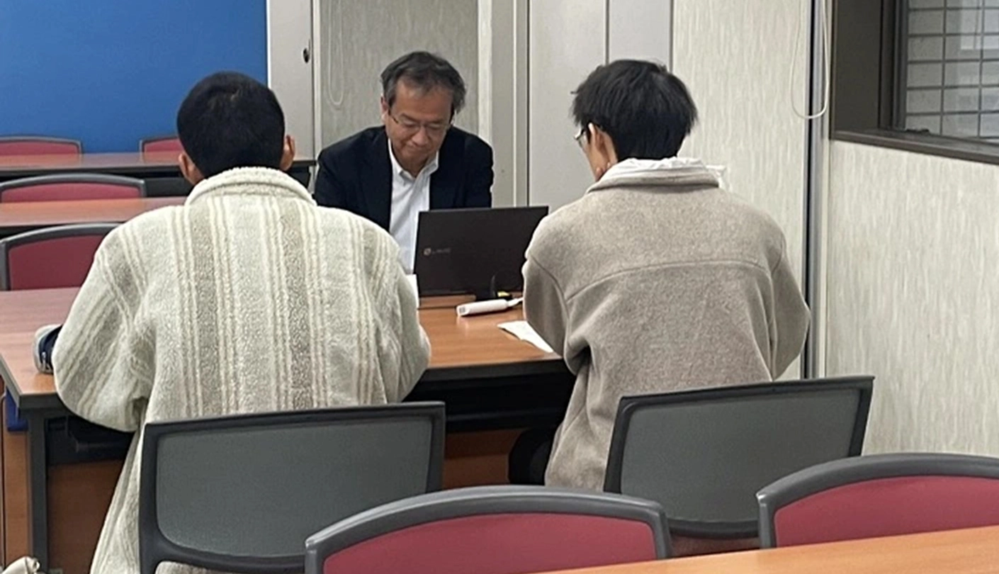 Students receiving practical advice through mock interviews