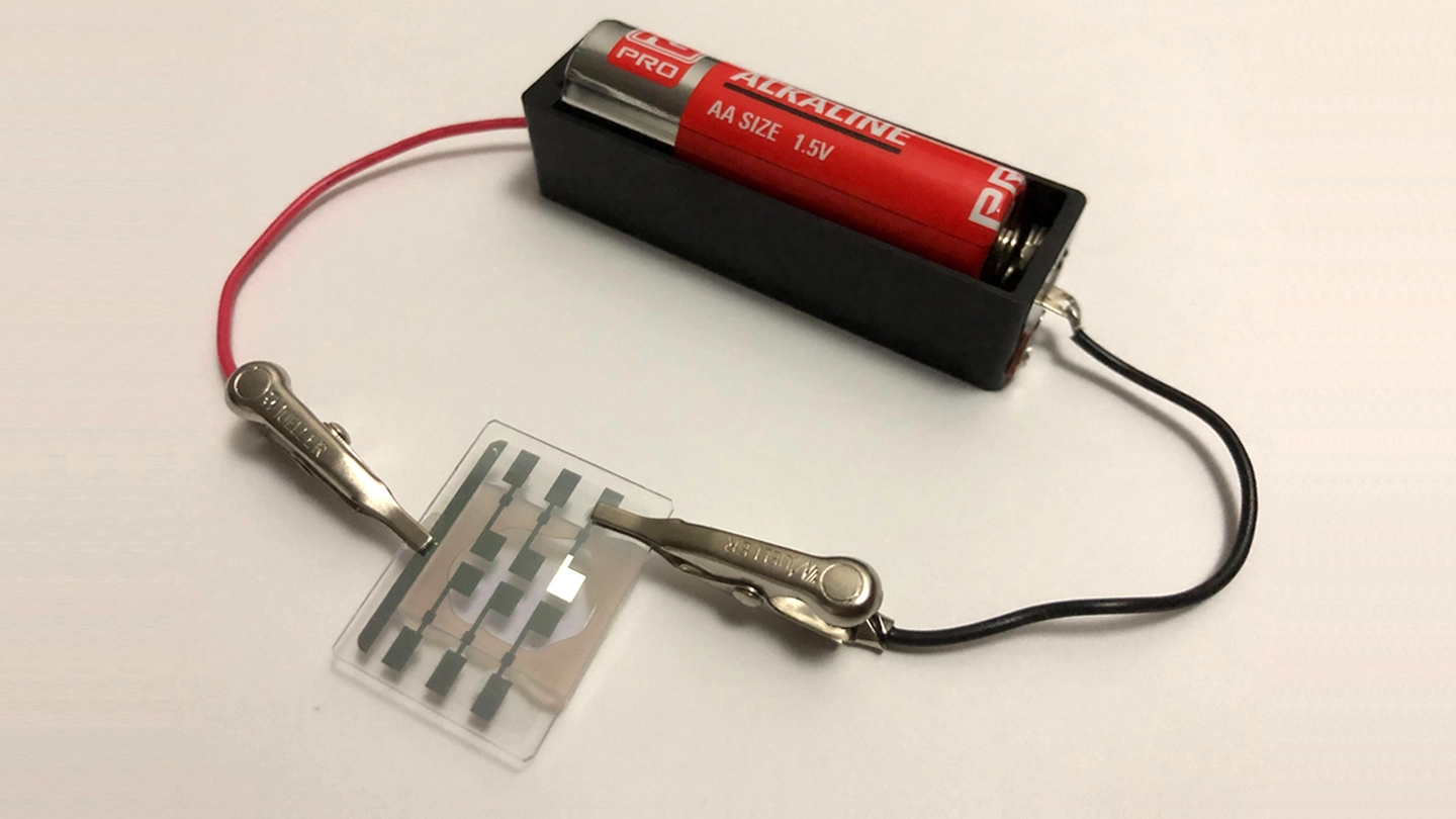 超低電圧で光る白色有機ELの開発に成功～アップコンバージョン過程を応用し、青色に黄色・水色を混色～