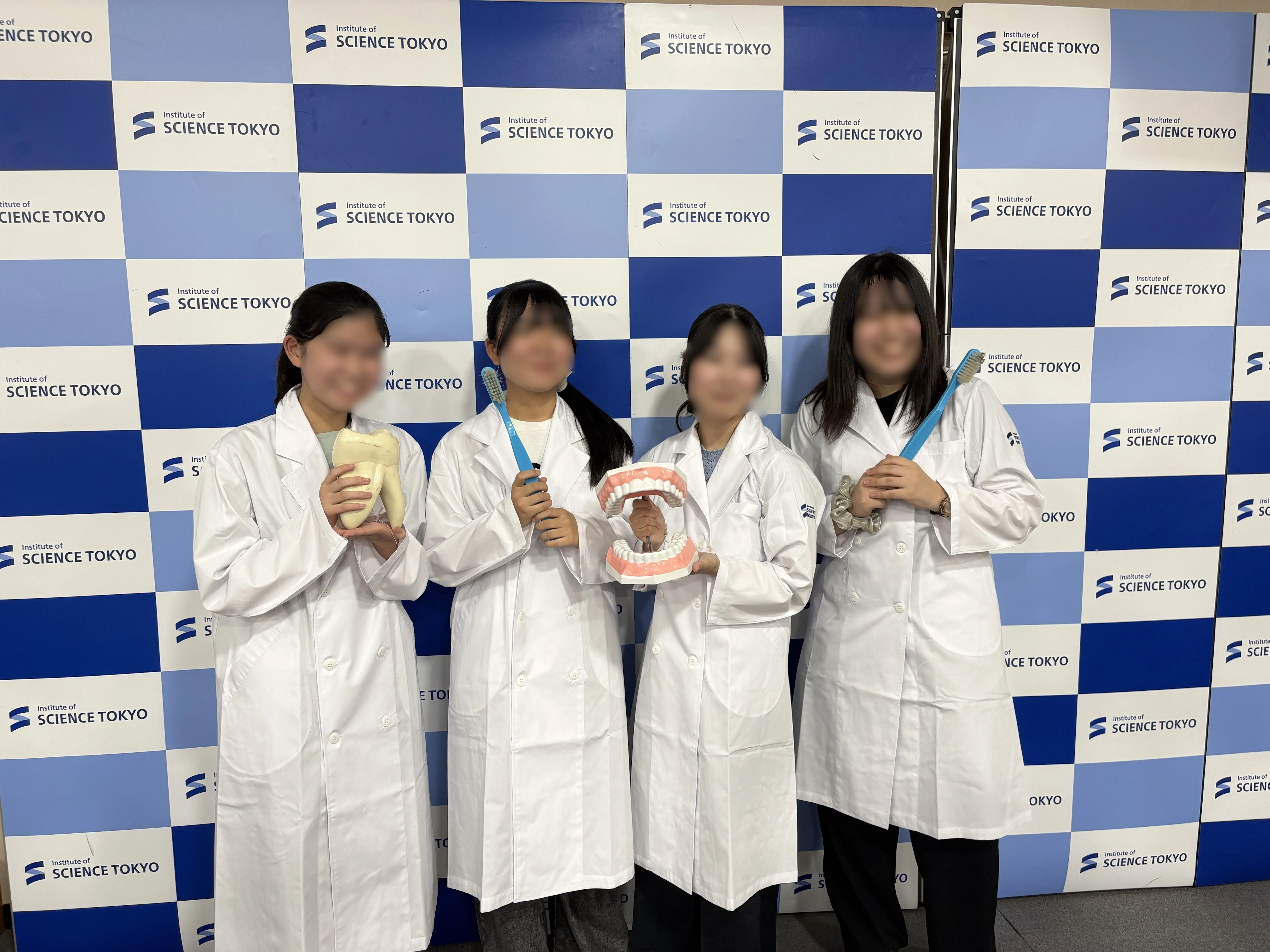 記念写真撮影の様子
