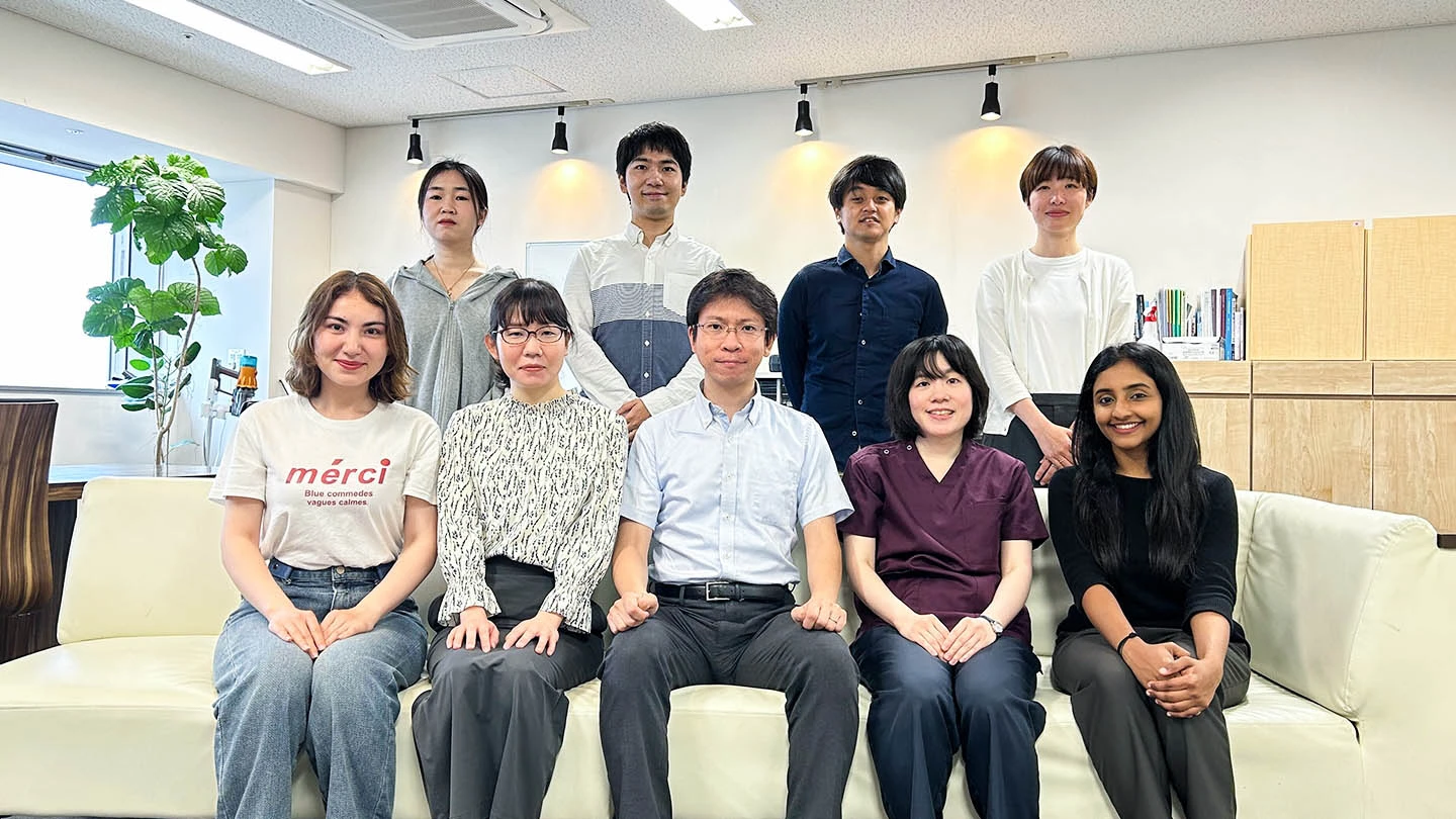 集合写真：塩飽裕紀准教授の研究チーム
